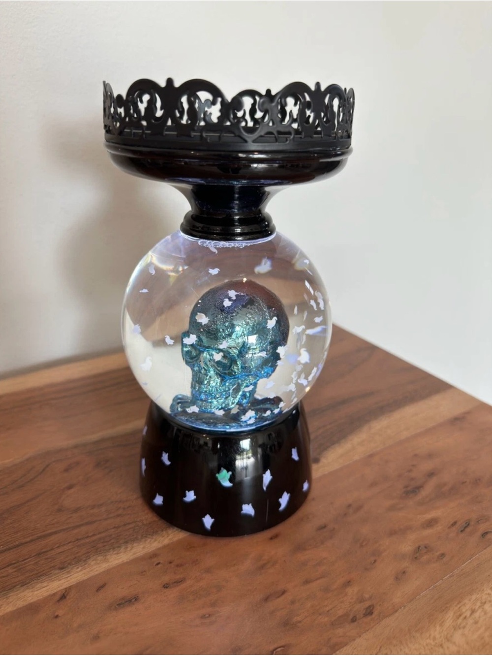 Bath & Body Works: Halloween Musical Spinning Skull 3-Wick Candle Pedestal